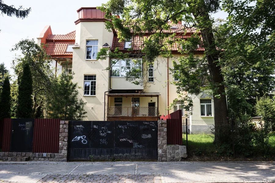 «Год нервы треплют»: жители дома-памятника на Ленинградской получили предостережения «Год нервы треплют»: жители дома-памятника на Ленинградской получили предостережения