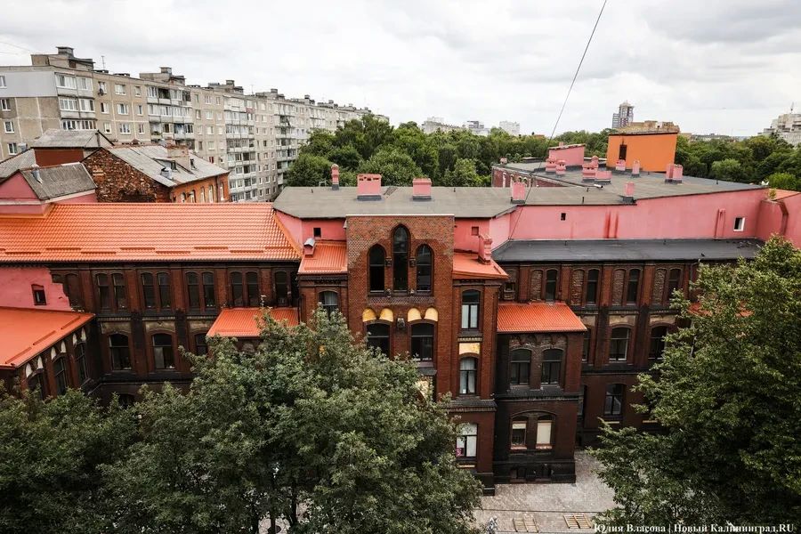 #РепортажНК. Каретный проезд у «панелек»: как восстанавливают старинное здание больницы Святой Елизаветы В историческом центре Калининграда сохранилось совсем немного довоенных построек #РепортажНК. Каретный проезд у «панелек»: как восстанавливают старинное здание больницы Святой Елизаветы В историческом центре Калининграда сохранилось совсем немного довоенных построек