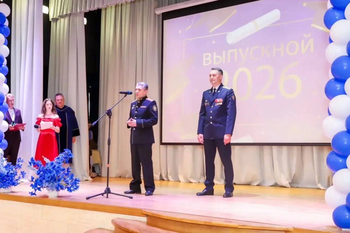 В Калининграде полицейские и общественники приняли участие в торжественном вручении дипломов выпускникам-юристам В Калининграде полицейские и общественники приняли участие в торжественном вручении дипломов выпускникам-юристам