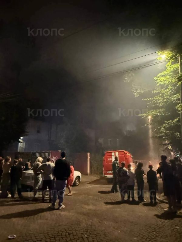 Пожарные спасли 200 картин калининградского художника из горящей виллы Пожарные спасли 200 картин калининградского художника из горящей виллы