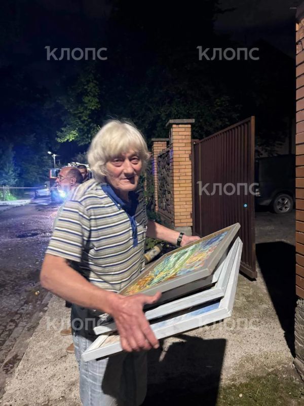Пожарные спасли 200 картин калининградского художника из горящей виллы Пожарные спасли 200 картин калининградского художника из горящей виллы