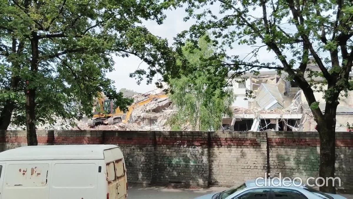 В Калининграде сносят торговый центр ради элитного жилья в центре