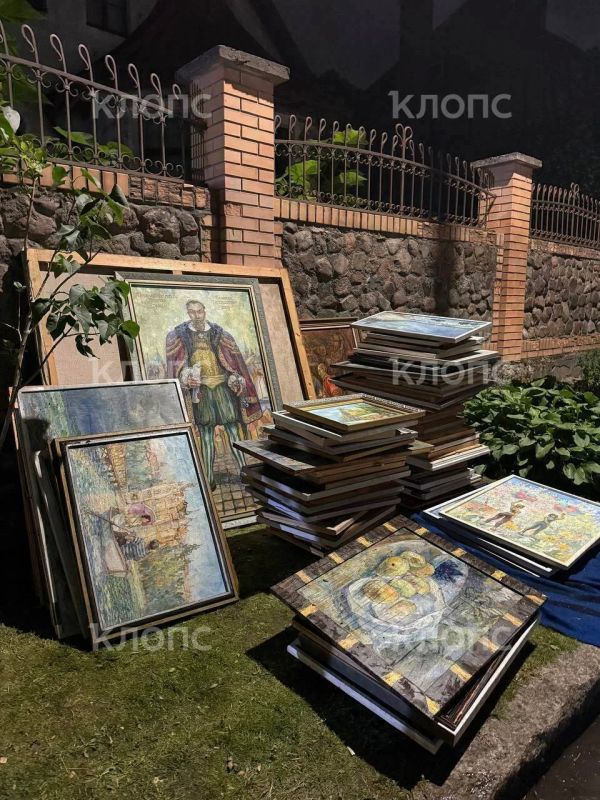 Пожарные спасли 200 картин калининградского художника из горящей виллы Пожарные спасли 200 картин калининградского художника из горящей виллы