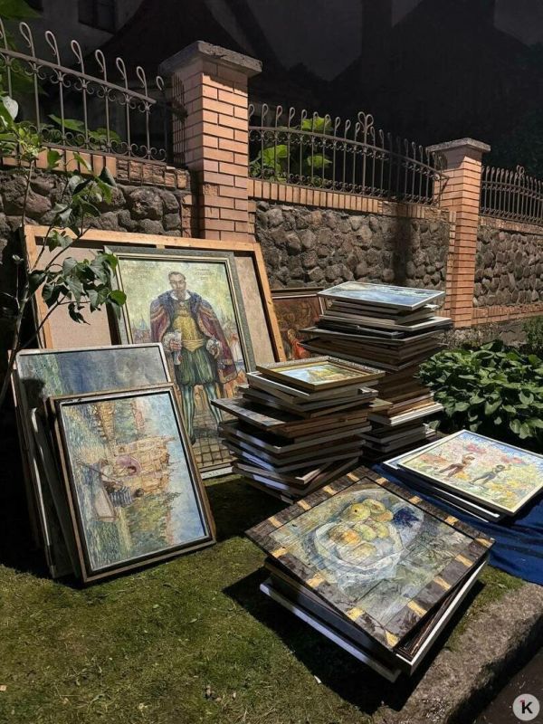 Из горящей виллы в переулке Грибоедова спасли 200 полотен художника Евгения Забуги Из горящей виллы в переулке Грибоедова спасли 200 полотен художника Евгения Забуги