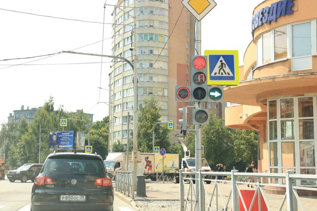 Уважаемые автовладельцы, обращаем ваше внимание, что сегодня в 16 часов будет запущен в тестовом режиме светофор на пересечении Советского пр-та и 1-ой Б. Окружной Уважаемые автовладельцы, обращаем ваше внимание, что сегодня в 16 часов будет запущен в тестовом режиме светофор на пересечении Советского пр-та и 1-ой Б. Окружной