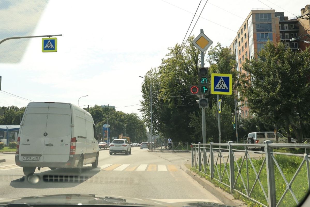 Уважаемые автовладельцы, обращаем ваше внимание, что сегодня в 16 часов будет запущен в тестовом режиме светофор на пересечении Советского пр-та и 1-ой Б. Окружной Уважаемые автовладельцы, обращаем ваше внимание, что сегодня в 16 часов будет запущен в тестовом режиме светофор на пересечении Советского пр-та и 1-ой Б. Окружной