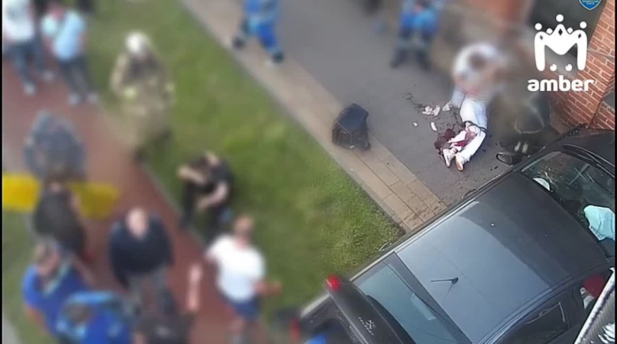 Момент наезда пьяного водителя на 15-летнюю девочку возле "Шарка"