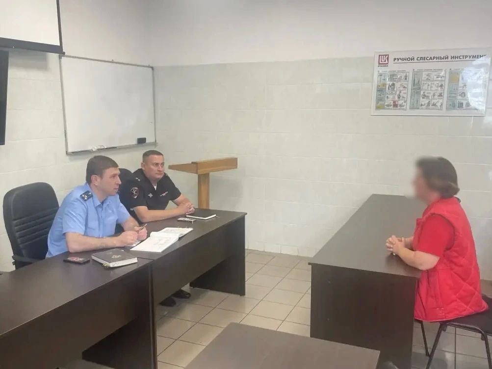 Прокуроры продолжают проведение выездных личных приемов граждан Прокуроры продолжают проведение выездных личных приемов граждан
