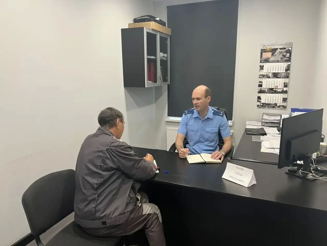 Прокуроры продолжают проведение выездных личных приемов граждан Прокуроры продолжают проведение выездных личных приемов граждан
