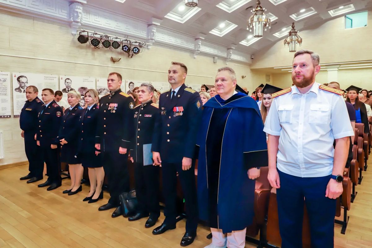 Представители СУ СК России по Калининградской области приняли участие в торжественной церемонии вручения дипломов выпускникам-юристам калининградского филиала МФЮА Представители СУ СК России по Калининградской области приняли участие в торжественной церемонии вручения дипломов выпускникам-юристам калининградского филиала МФЮА
