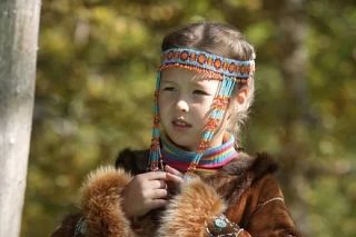 Все эвены, проживающие в Якутии, Магаданской области, Хабаровском крае, на Чукотке и Камчатке, по численности не превышают население, к примеру, Балтийска Все эвены, проживающие в Якутии, Магаданской области, Хабаровском крае, на Чукотке и Камчатке, по численности не превышают население, к примеру, Балтийска
