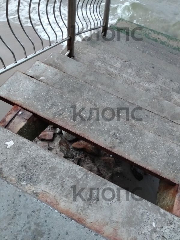В Зеленоградске починили лестницу у пирса, где туристка из Самары упала и получила травмы В Зеленоградске починили лестницу у пирса, где туристка из Самары упала и получила травмы