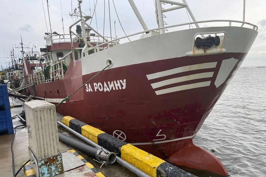 Капитана судна «За Родину» оштрафовали на 1,3 млн за рыбалку в запретном районе