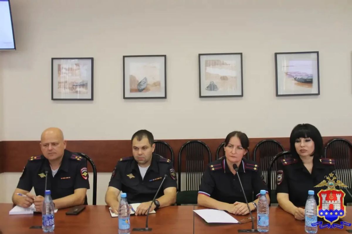 В Калининграде сотрудники УМВД и специалисты БФУ провели круглый стол по вопросам миграции В Калининграде сотрудники УМВД и специалисты БФУ провели круглый стол по вопросам миграции