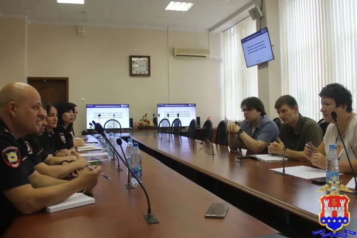 В Калининграде сотрудники УМВД и специалисты БФУ провели круглый стол по вопросам миграции В Калининграде сотрудники УМВД и специалисты БФУ провели круглый стол по вопросам миграции