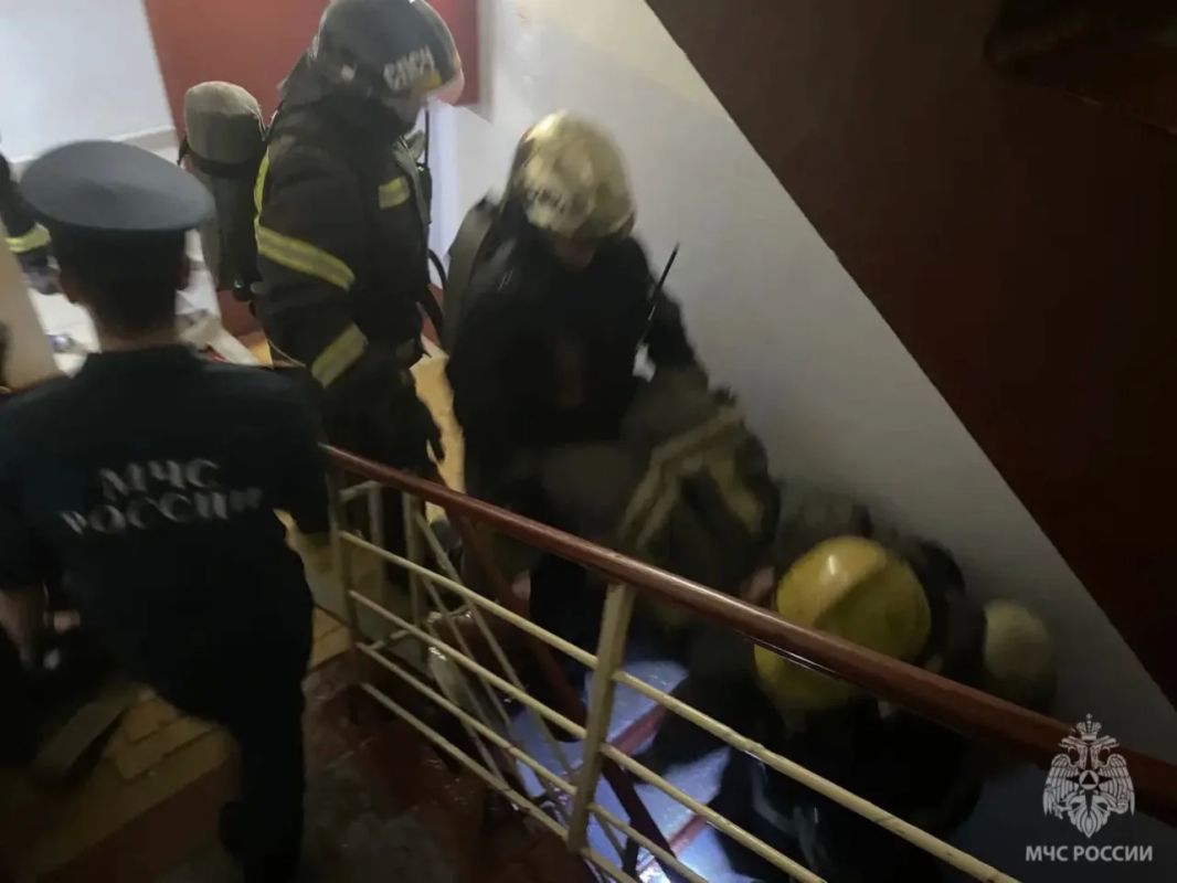 Сотрудники МЧС России потушили условный пожар в Калининграде Сотрудники МЧС России потушили условный пожар в Калининграде