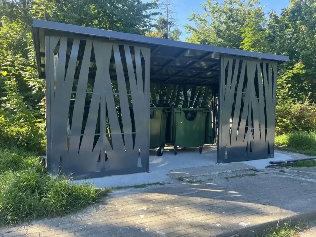 Светлогорск завершил установку всех 18 новых контейнерных площадок от УФСИН! Светлогорск завершил установку всех 18 новых контейнерных площадок от УФСИН!