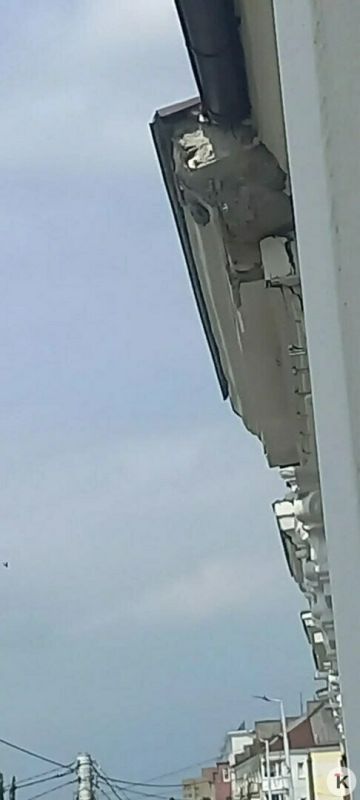 Спустя два года после ремонта со столетнего дома в Калининграде снова осыпается декор Спустя два года после ремонта со столетнего дома в Калининграде снова осыпается декор