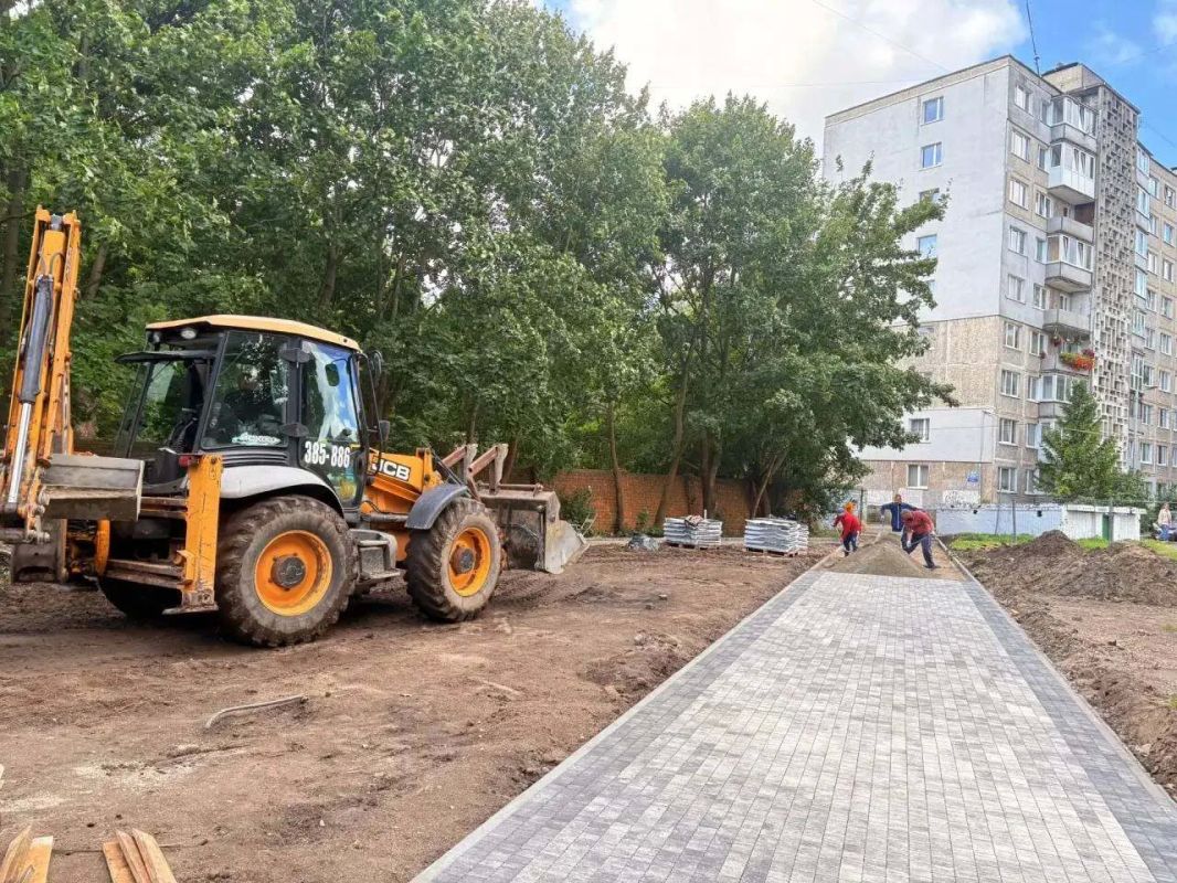 В сентябре завершат благоустройство сквера на ул. Фрунзе В сентябре завершат благоустройство сквера на ул. Фрунзе