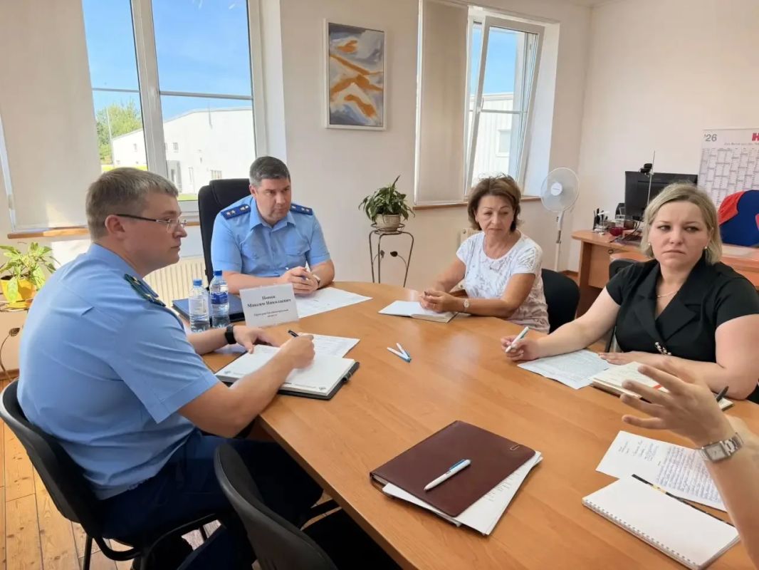 Прокурор области Максим Попов посетил предприятие и социальные объекты в Мамоново, а также провел прием граждан