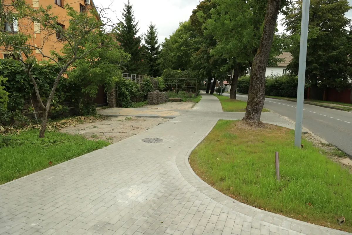 Благоустройство тротуара на проспекте Мира (от ул. Штурвальной до ул. Химической, по чётной стороне) выходит на завершающий этап! Благоустройство тротуара на проспекте Мира (от ул. Штурвальной до ул. Химической, по чётной стороне) выходит на завершающий этап!