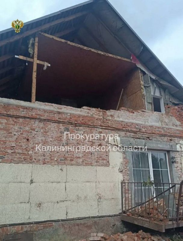Смерч в Калининградской области: 3 семьи лишились жилья Смерч в Калининградской области: 3 семьи лишились жилья