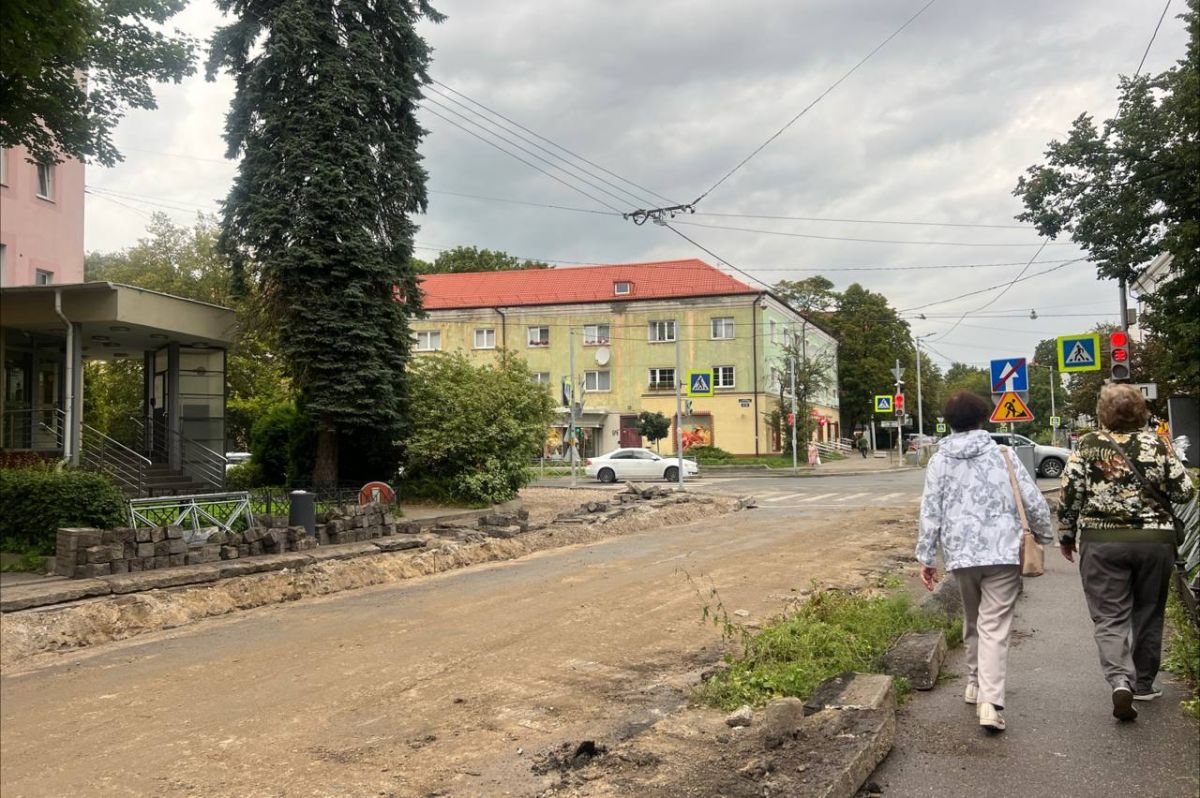 В Калининграде приступили к ямочному ремонту дороги на улице Коммунальной В Калининграде приступили к ямочному ремонту дороги на улице Коммунальной