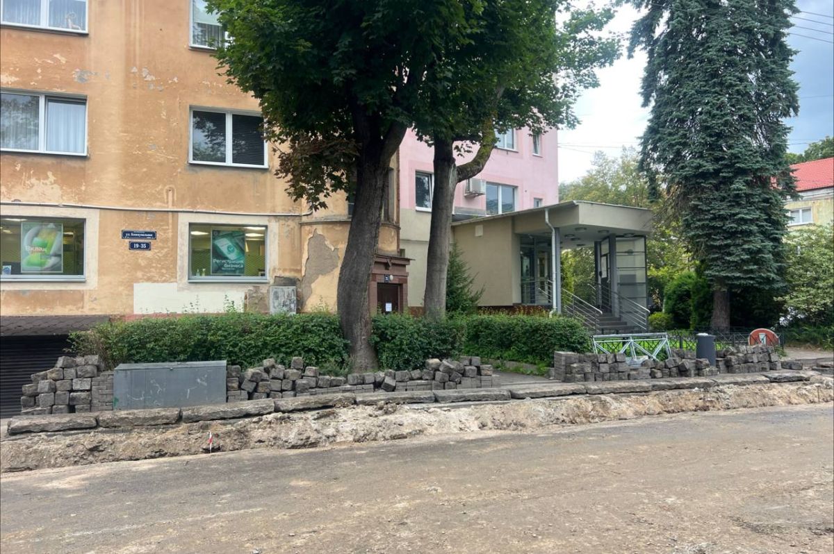В Калининграде приступили к ямочному ремонту дороги на улице Коммунальной В Калининграде приступили к ямочному ремонту дороги на улице Коммунальной