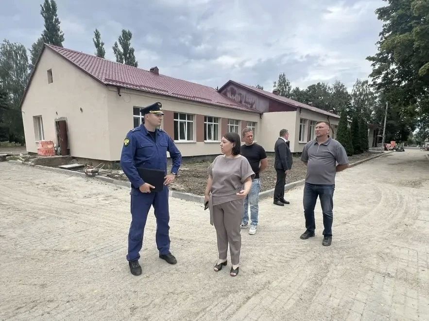 Заместитель прокурора области Роман Ерисковский с выездом проверил ход капитального ремонта образовательных учреждений и провел прием граждан