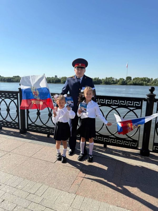 Представители Западного МСУТ СК России приняли участие в мероприятиях ко Дню Государственного флага в Калининграде и Астрахани Представители Западного МСУТ СК России приняли участие в мероприятиях ко Дню Государственного флага в Калининграде и Астрахани