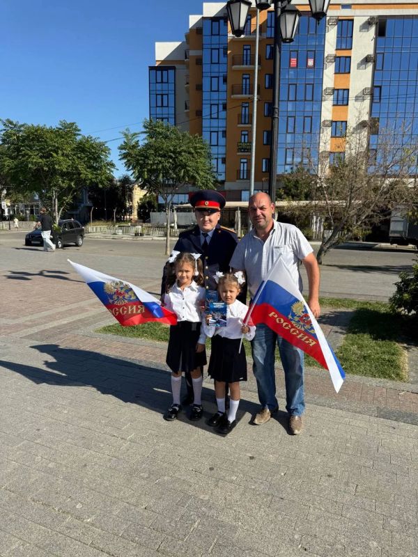 Представители Западного МСУТ СК России приняли участие в мероприятиях ко Дню Государственного флага в Калининграде и Астрахани Представители Западного МСУТ СК России приняли участие в мероприятиях ко Дню Государственного флага в Калининграде и Астрахани