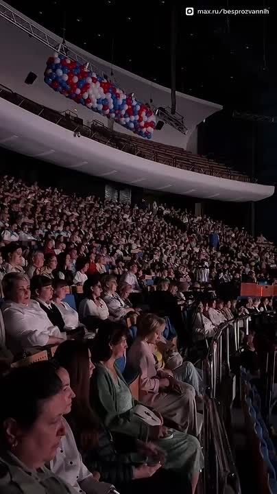 Алексей Беспрозванных: Августовский педагогический форум в этом году точно запомнится – впервые прошёл парад учителей и школьников