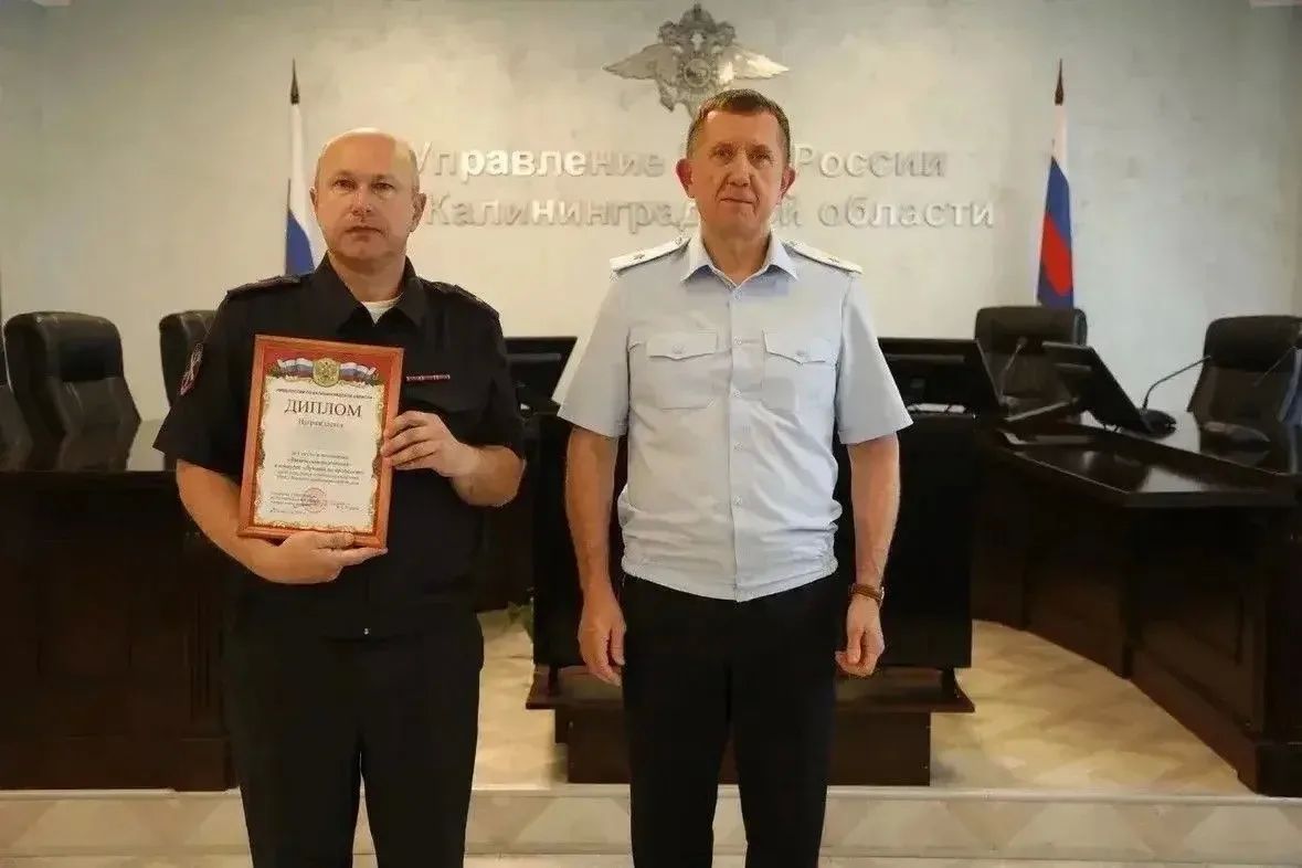 Генерал-майор полиции Вадим Ятайкин наградил сотрудников штабных подразделений, победивших в конкурсе профессионального мастерства «Лучший по профессии» Генерал-майор полиции Вадим Ятайкин наградил сотрудников штабных подразделений, победивших в конкурсе профессионального мастерства «Лучший по профессии»