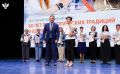 Александр Бугаев на августовском форуме наградил педагогов Калининградской области