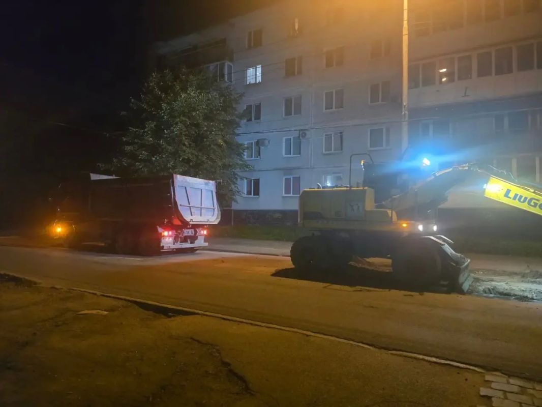 Елена Дятлова: В районе Дзержинского, 102 д снова коммунальная авария Елена Дятлова: В районе Дзержинского, 102 д снова коммунальная авария