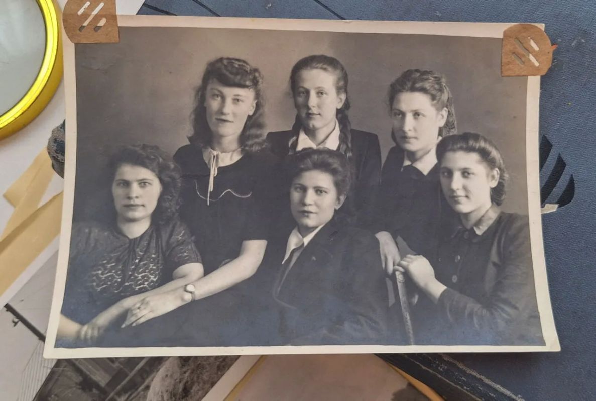 100 лет, 300 граммов хлеба и тетради до ночи: история калининградской учительницы 100 лет, 300 граммов хлеба и тетради до ночи: история калининградской учительницы