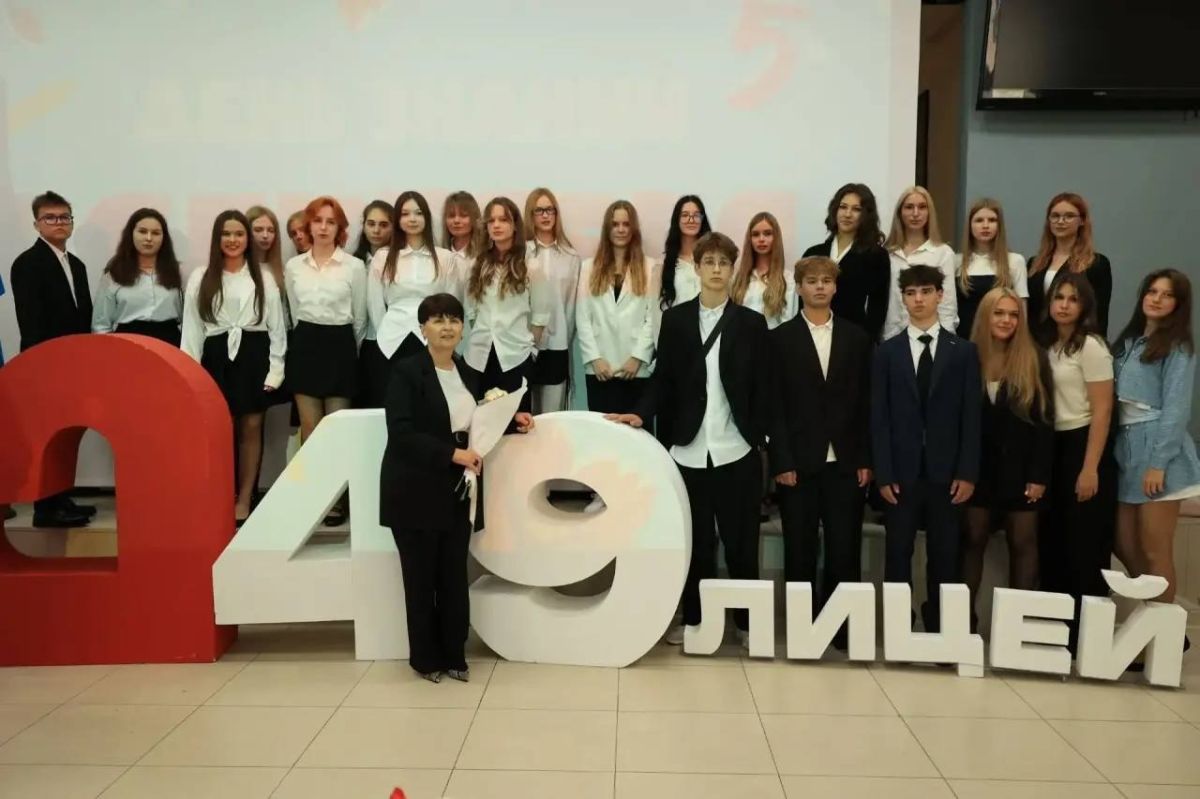 День знаний в Калининграде: 68,5 тысячи школьников снова сели за парты День знаний в Калининграде: 68,5 тысячи школьников снова сели за парты