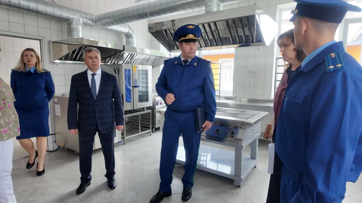 Прокурор области Максим Попов посетил образовательные учреждения в Калининграде и Гурьевске, в которых проводились работы по капитальному ремонту Прокурор области Максим Попов посетил образовательные учреждения в Калининграде и Гурьевске, в которых проводились работы по капитальному ремонту