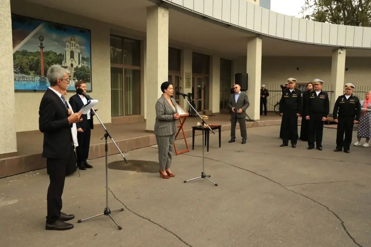 Елена Дятлова: В Калининграде появился мурал с образом Святого Праведного воина Феодора Ушакова – он украшает Советский проспект, одну из главных магистралей города Елена Дятлова: В Калининграде появился мурал с образом Святого Праведного воина Феодора Ушакова – он украшает Советский проспект, одну из главных магистралей города