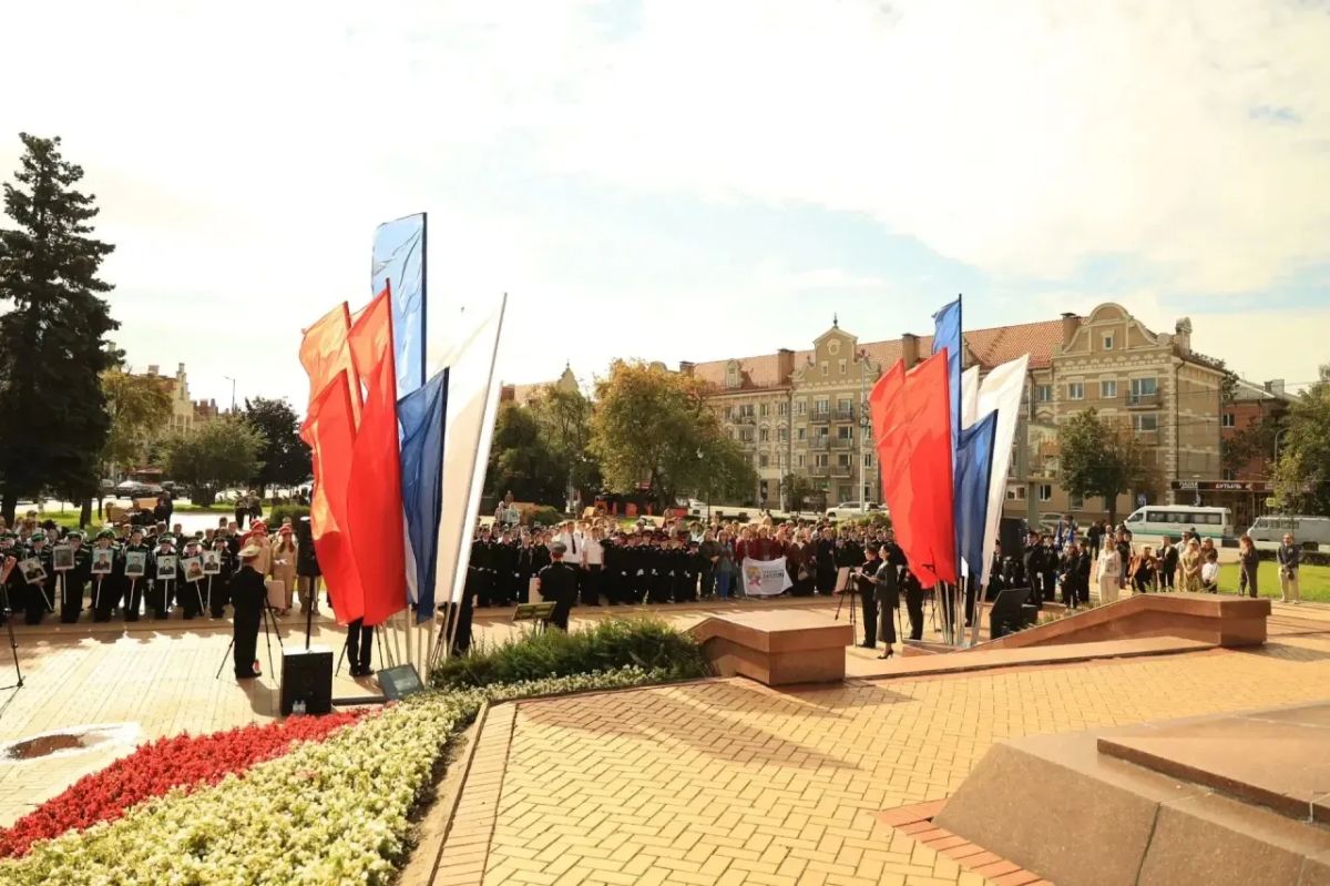 Елена Дятлова: Вместе с жителями города, курсантами, студентами и кадетами почтили память жертв терроризма у монумента «МатьРоссия» Елена Дятлова: Вместе с жителями города, курсантами, студентами и кадетами почтили память жертв терроризма у монумента «МатьРоссия»