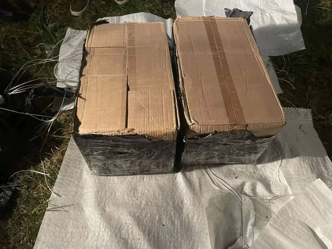 6,5 тысячи пачек сигарет попытались перевести на метеошарах в Литву два жителя Калининградской области 6,5 тысячи пачек сигарет попытались перевести на метеошарах в Литву два жителя Калининградской области