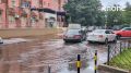 До поликлиники — вплавь или через забор: калининградцам после дождя пришлось искать обходной путь