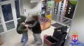 В Калининграде мужчина попытался вынести продукты из магазина без оплаты и напал на сотрудника