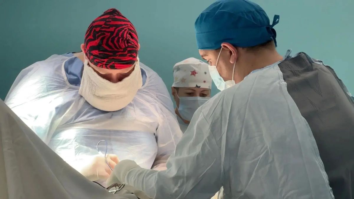 В Калининграде 22-летнему пациенту провели сложную операцию из-за рака кости В Калининграде 22-летнему пациенту провели сложную операцию из-за рака кости