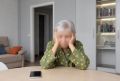 В Калининграде родственник увёл у бабушки деньги через её телефон