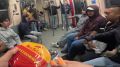 В метро Мехико мужчина открыл консервную банку с сюрстрёммингом — пассажиры пережили настоящий кошмар