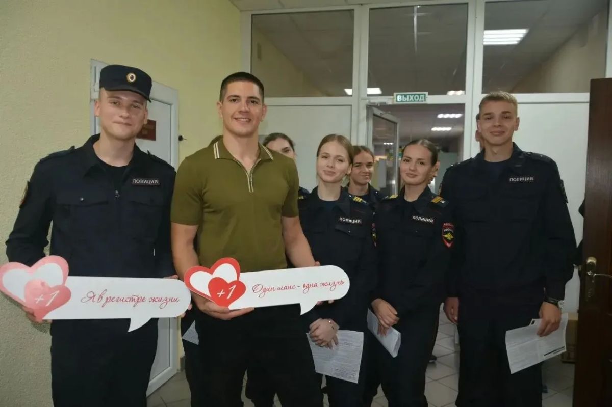 На страже порядка и человеческих жизней: калининградские полицейские сдали более 21 литра крови На страже порядка и человеческих жизней: калининградские полицейские сдали более 21 литра крови