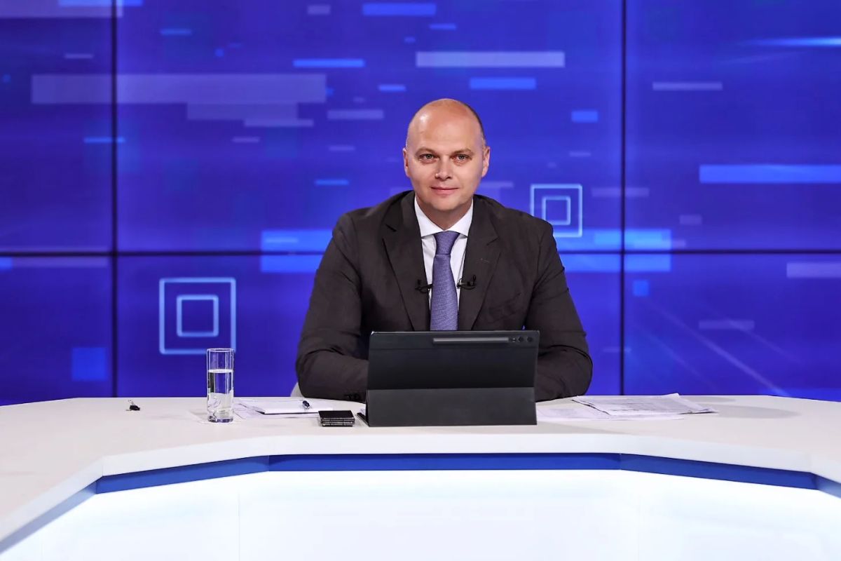 Алексей Беспрозванных провел прямую линию