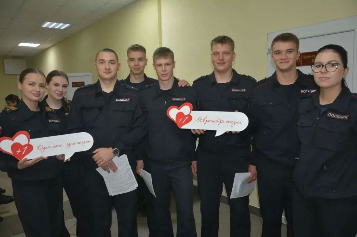 На страже порядка и человеческих жизней: калининградские полицейские сдали более 21 литра крови На страже порядка и человеческих жизней: калининградские полицейские сдали более 21 литра крови