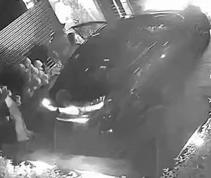 Под Калининградом мажоры разнесли «Тойотой» ворота гостевому дому Под Калининградом мажоры разнесли «Тойотой» ворота гостевому дому